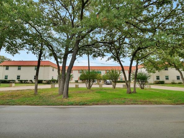 1401  Forest Edge Drive  21, Arlington Texas 76013