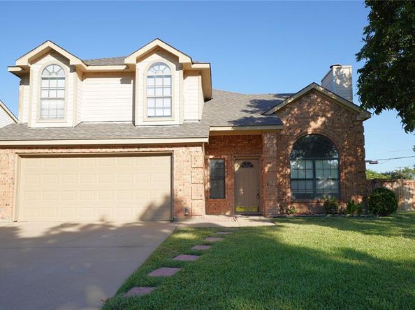 5700  Roundup Trail , Arlington Texas 76017