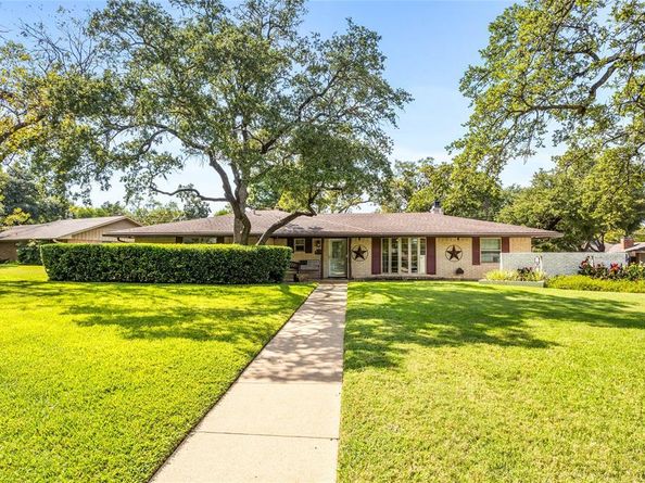 1012  Walnut Drive , Arlington Texas 76012