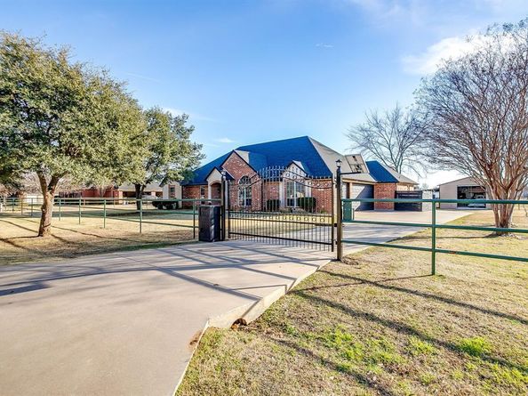 1008  Dapple Gray Road , Crowley Texas 76036
