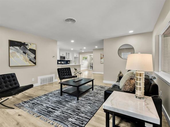 6005  Saint Johns Lane , Fort Worth Texas 76114