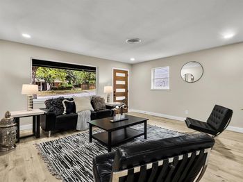 6005  Saint Johns Lane 