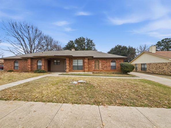 816  Midcreek Drive , Euless Texas 76039