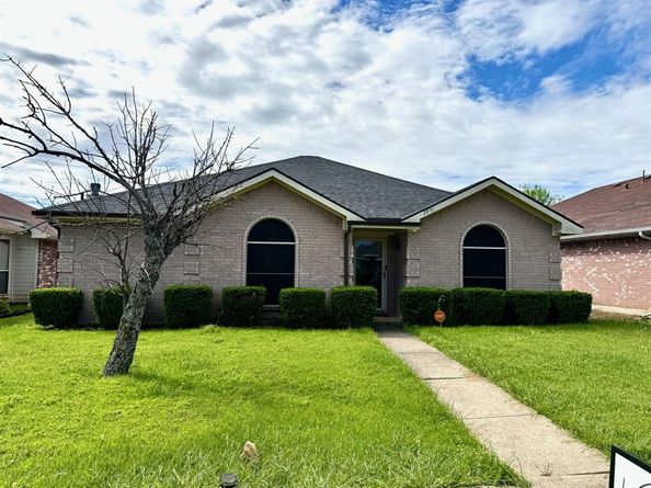 2836  Saint Johns Avenue , Lancaster Texas 75146