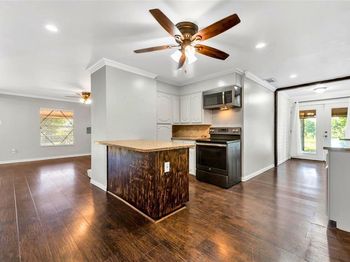 1542 W Reindeer Road 