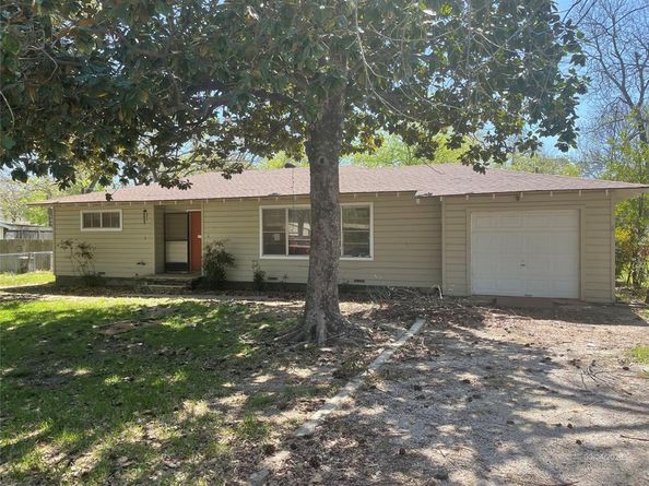 1100  Poe Street , Azle Texas 76020