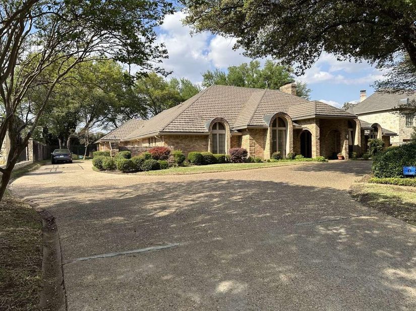 5321  Bent Tree Drive , Dallas Texas 75248