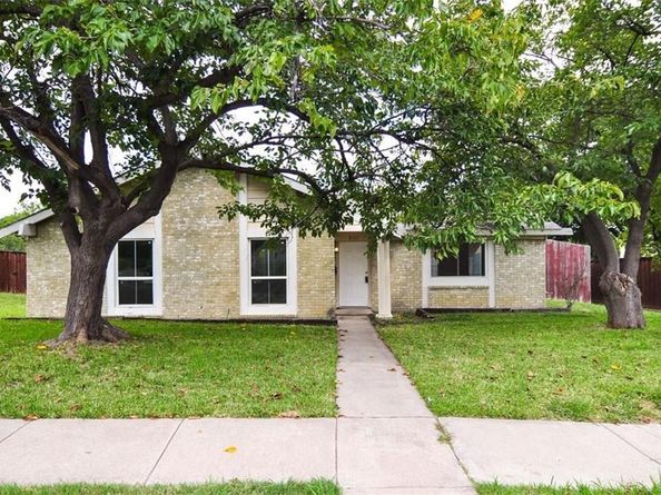 2111  Sheraton Drive , Carrollton Texas 75002