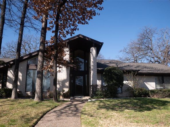 1800  High Vista Court , Fort Worth Texas 76112