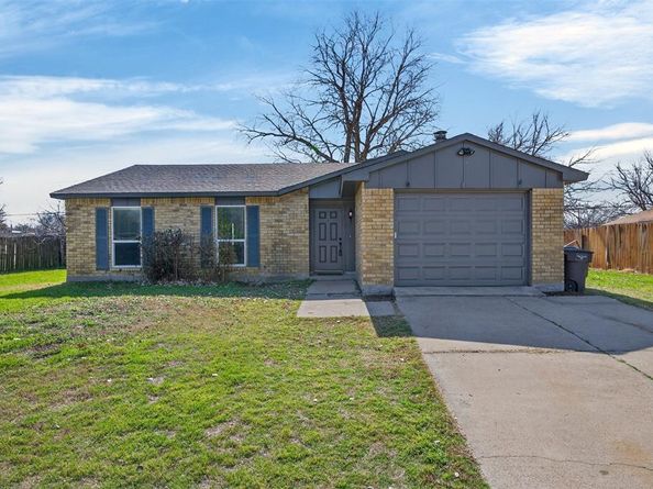 2308  Foxglen Court , Fort Worth Texas 76131