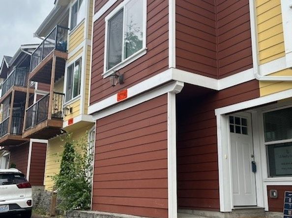 5794 Roosevelt Way NE, Seattle WA 98105