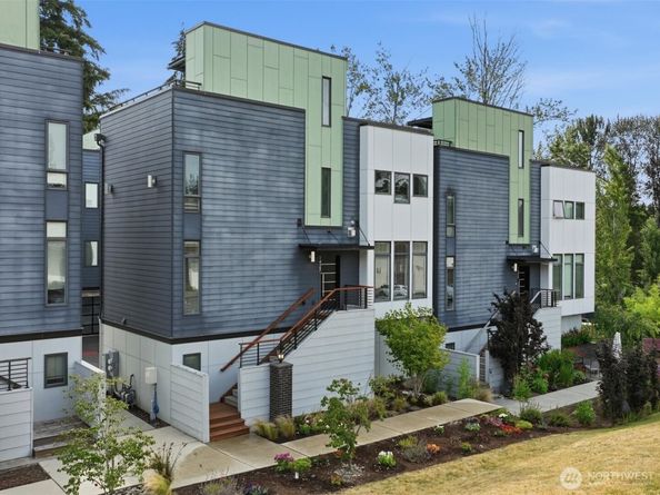 1427 136th Court NE, Bellevue WA 98005