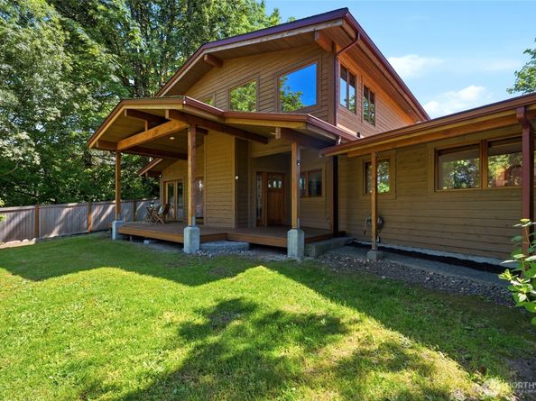 19946 47th Avenue NE, Lake Forest Park WA 98155