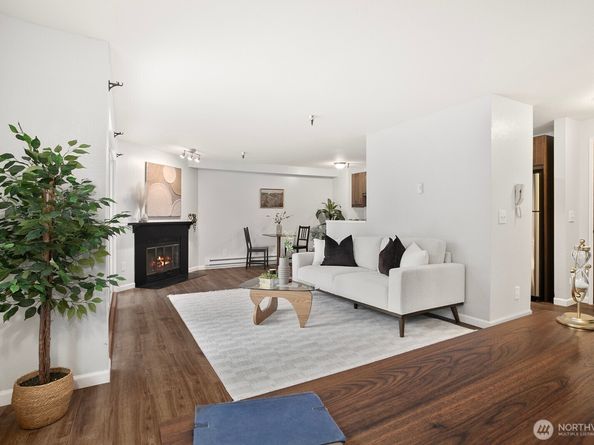 1100 Ave NE Harrington Avenue NE 211, Renton WA 98056