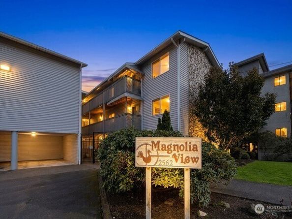 2562 Thorndyke Avenue W 303, Seattle WA 98199