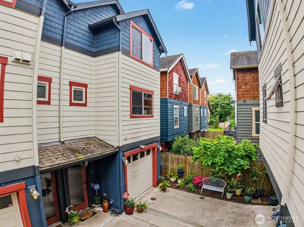 3318 Wetmore Avenue S E, Seattle WA 98144
