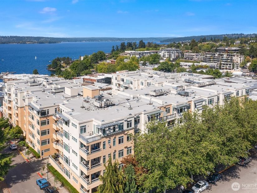 109 2nd Street S 422, Kirkland WA 98033