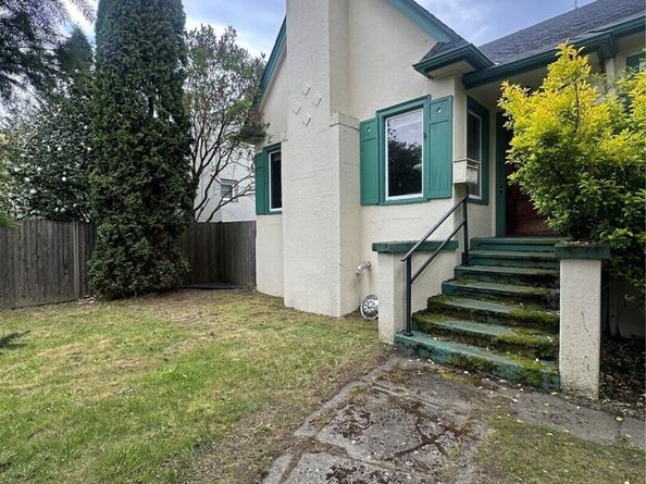 7818 NE Lake City Way NE, Seattle WA 98115