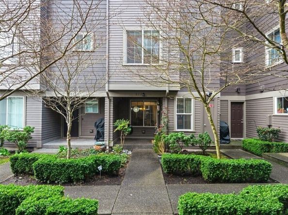 877 5th Pl NE, Issaquah WA 98029