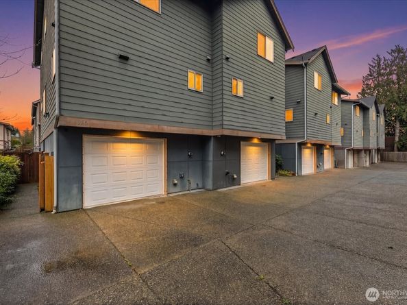 930 N 96th Street, Seattle WA 98103