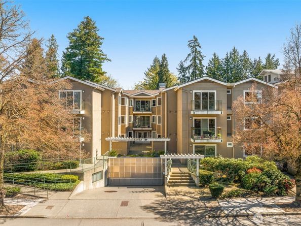 12034 15th Avenue NE 309, Seattle WA 98125