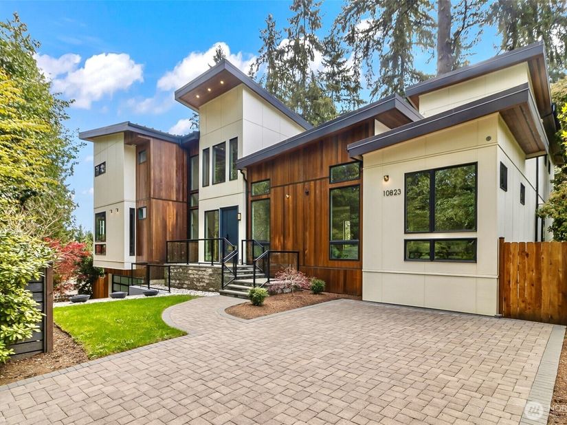 10823 SE 12th Street, Bellevue WA 98004