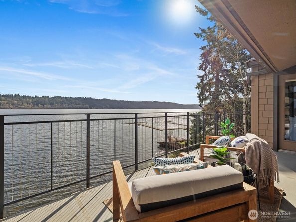 17412 NE 40th Place A6, Redmond WA 98052