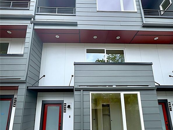 6945 42nd Avenue S, Seattle WA 98118