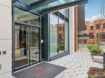 838 Avenue Square NE