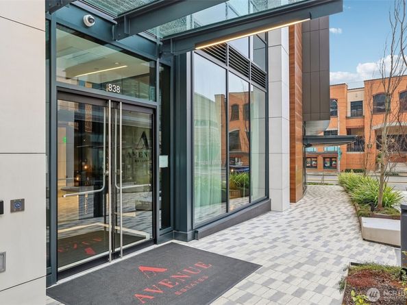 838 Avenue Square NE 1901, Bellevue WA 98004