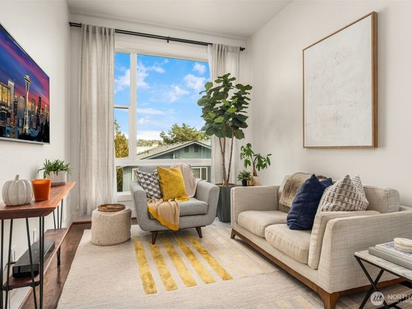 556 Highland Drive, Seattle WA 98109