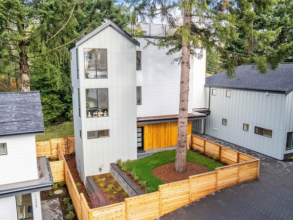 7341 21st Avenue NE, Seattle WA 98115