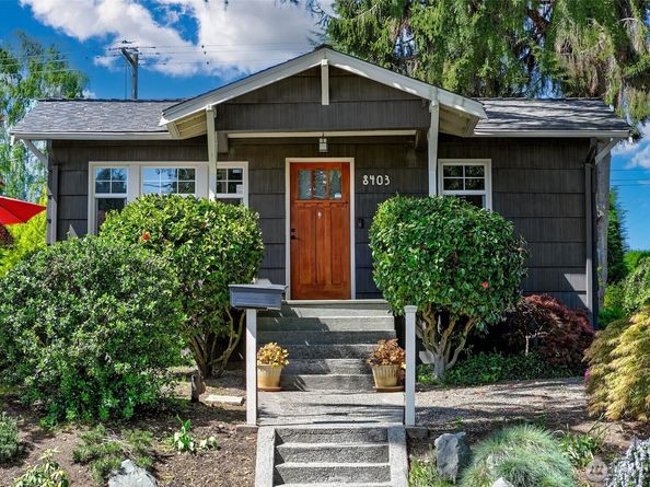 8403 32nd Avenue SW, Seattle WA 98126