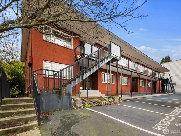 7106 California Avenue SW 101, Seattle WA 98136