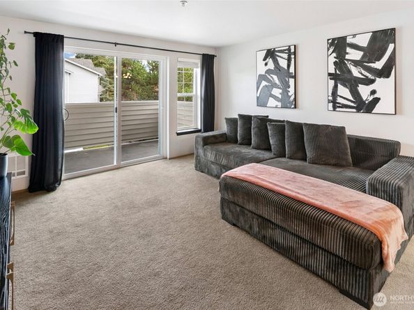 11915 Roseberg Avenue S 309, Seattle WA 98168