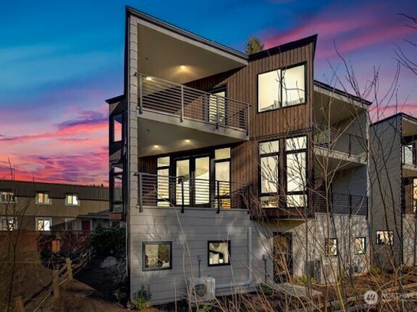 417 102nd Avenue SE, Bellevue WA 98004