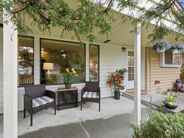 1312 N 171st Street, Shoreline WA 98133