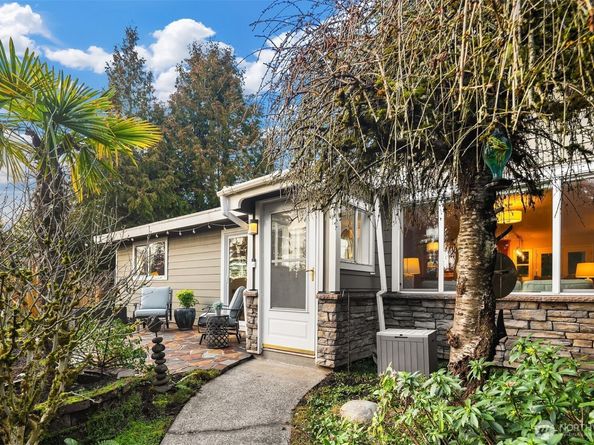 16042 Lake Hills Boulevard, Bellevue WA 98008