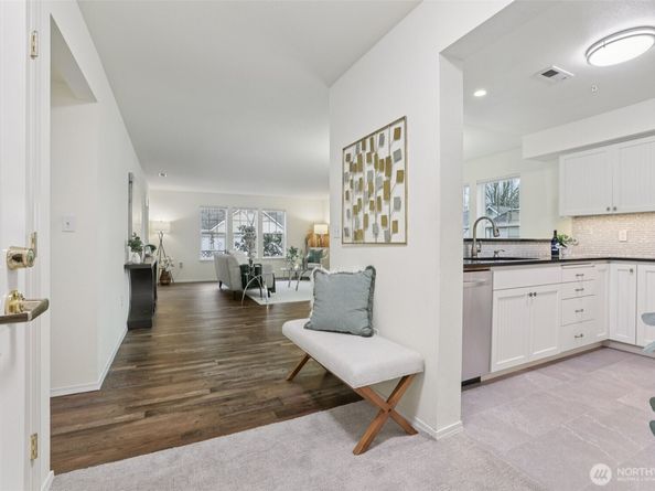 4133 224th Lane SE 103, Issaquah WA 98029