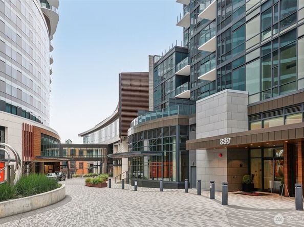 889 Avenue Square NE 607, Bellevue WA 98004