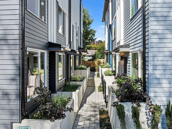 2527 29th Avenue S C, Seattle WA 98144