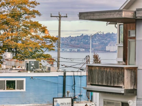 3022 63rd Avenue SW 302, Seattle WA 98116