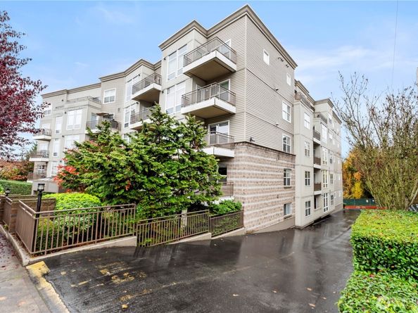 3221 SW Avalon Way 413, Seattle WA 98126