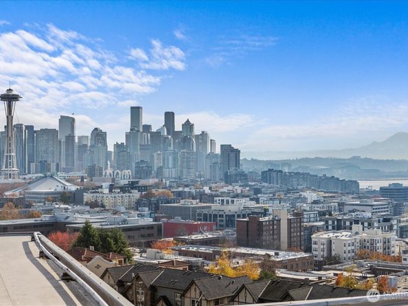 530 W Olympic Place 301, Seattle WA 98119