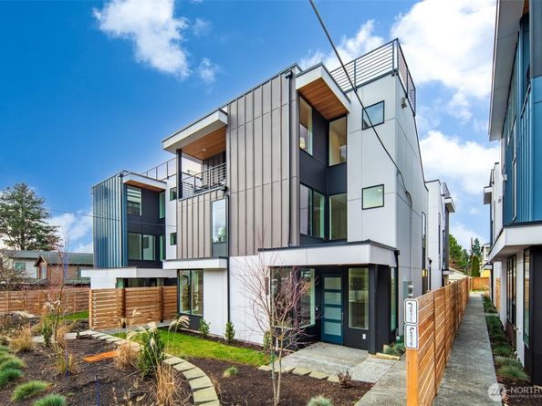 8831 Wallingford Avenue N, Seattle WA 98103