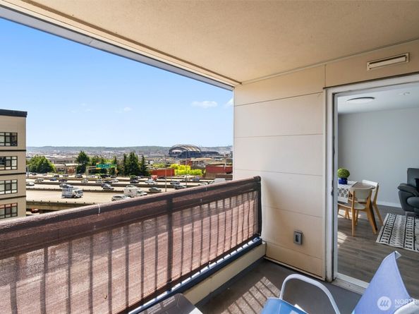 321 10th Avenue S 705, Seattle WA 98104