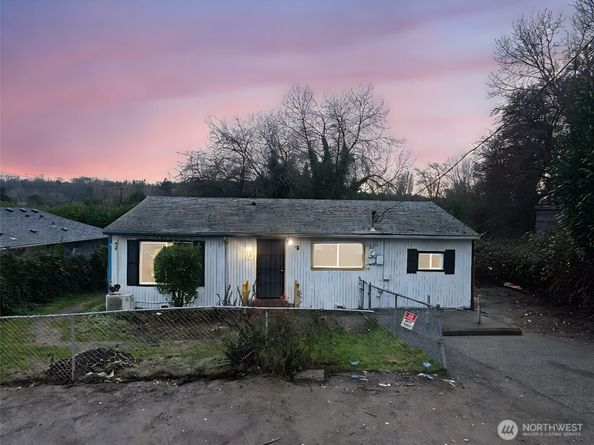 8915 10th Avenue S, Seattle WA 98108