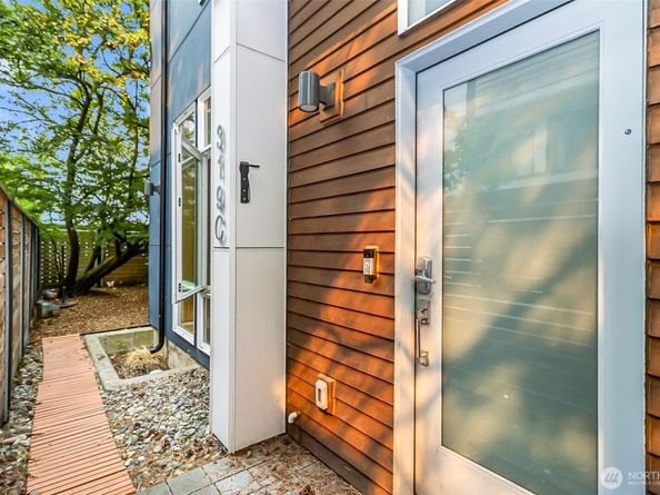 319 C Malden Avenue E, Seattle WA 98112