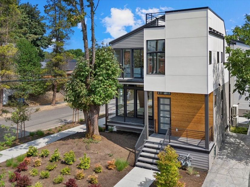 128 24th Avenue, Seattle WA 98122