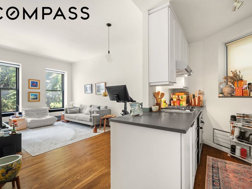 422 West 20th Street 2B, New York NY 10011